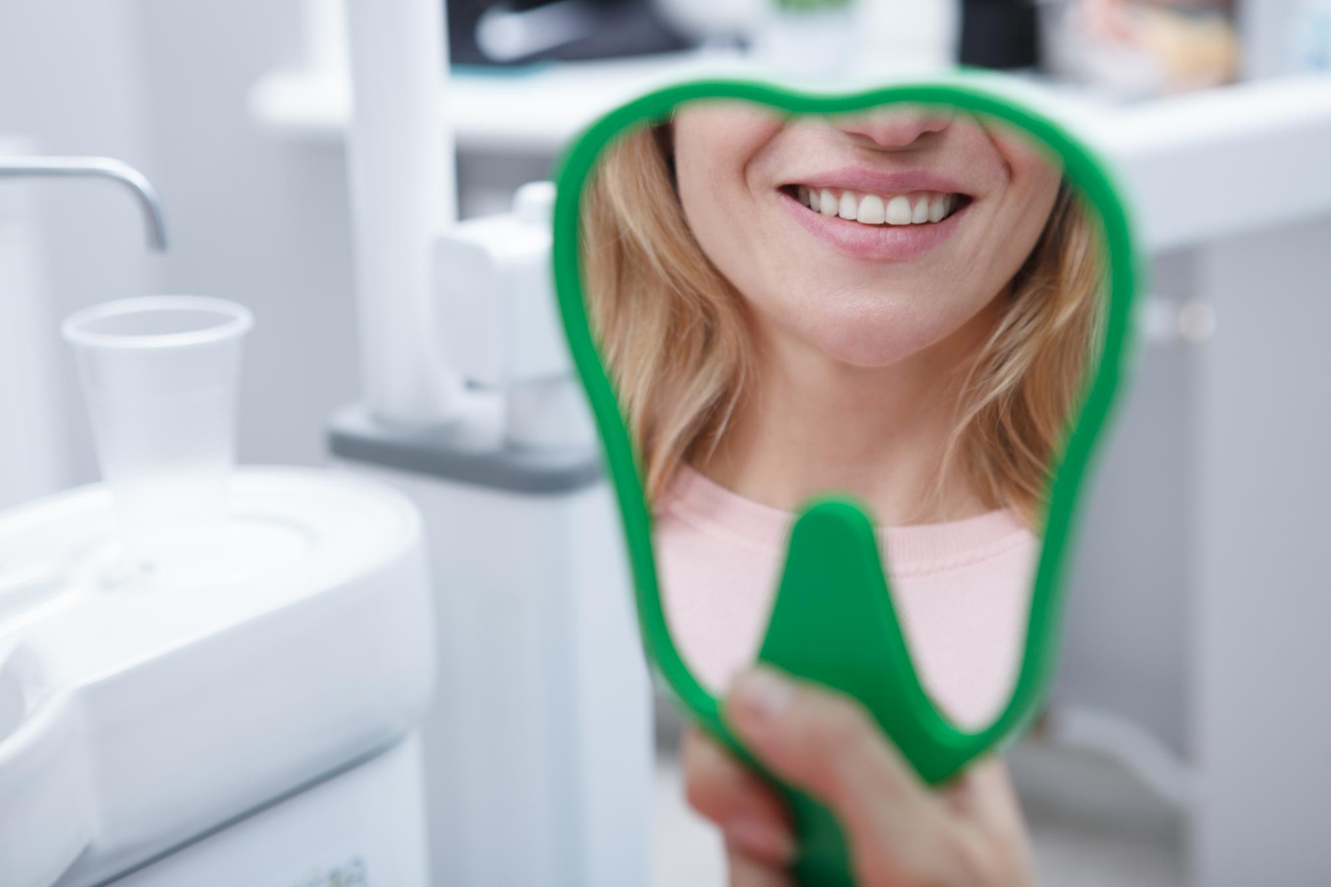 Blanqueamiento dental profesional vs. productos caseros: ¿qué funciona de verdad?